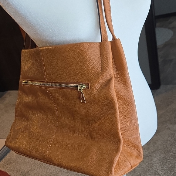 Elegant Brown Leather Shoulder Bag - Picture 4 of 10